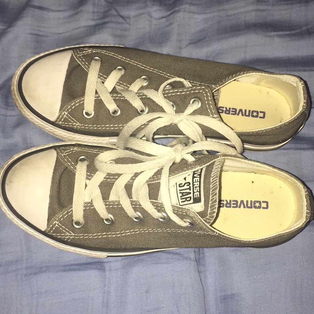 Greyish girls converse